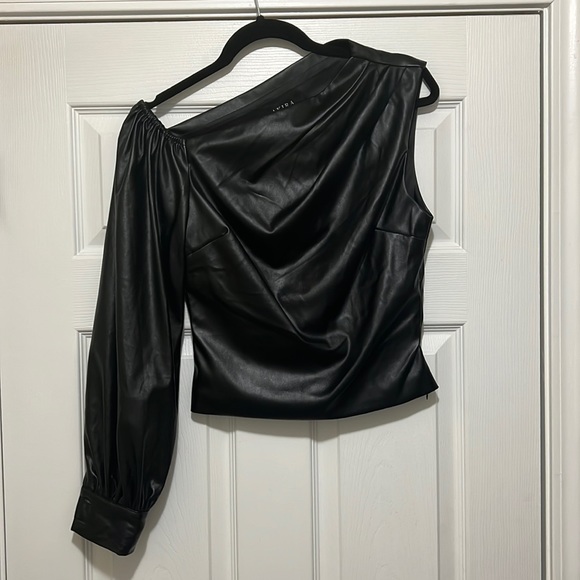 Tops - 😍 One shoulder Faux leather top😍